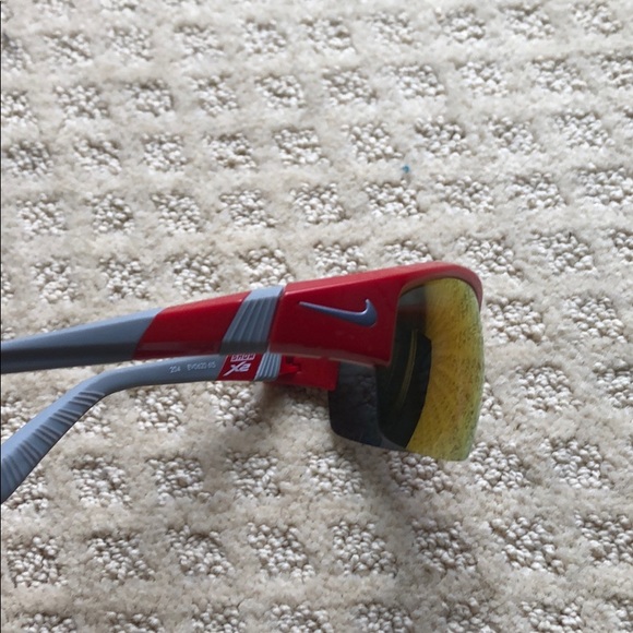 Nike athletic UV sunglasses - Picture 2 of 4